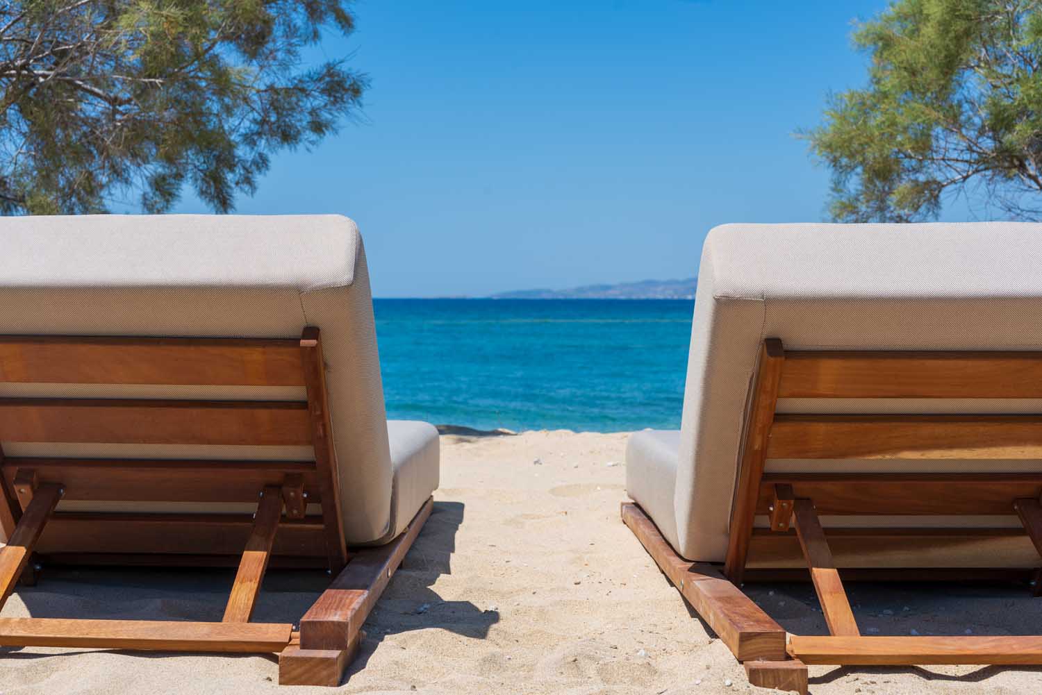 naxos gems vacation rentals on naxos villas for rent on naxos greece accommodation luxury Luna Rossa Beach House Plaka holiday home sunbeds beach sea view